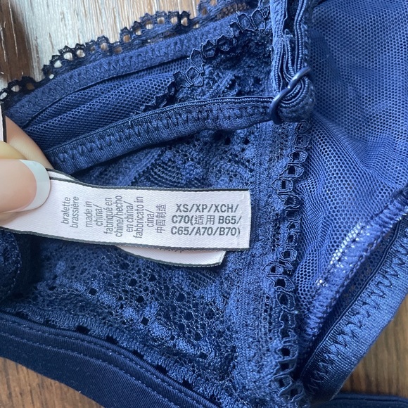 XS Victoria’s Secret Bralette - No pads - Picture 5 of 5